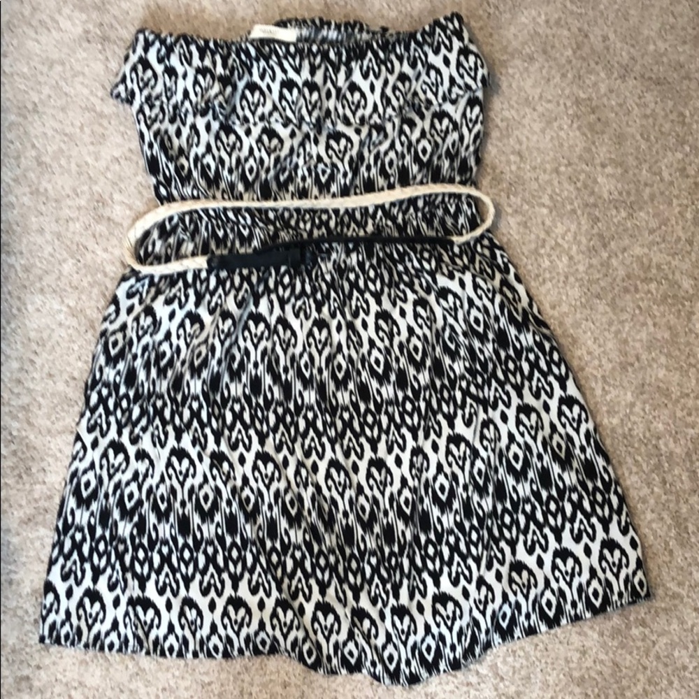 Strapless print dress with belt.